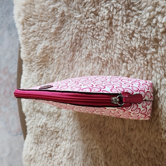Adorable Coach Heart Leather Cosmetics Bag ❤️💄🩷 - Picture 4 of 15